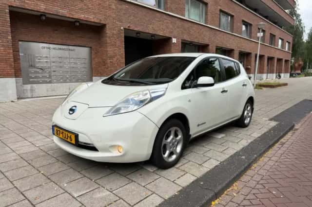 Nissan Leaf (2012) thumbnail 3