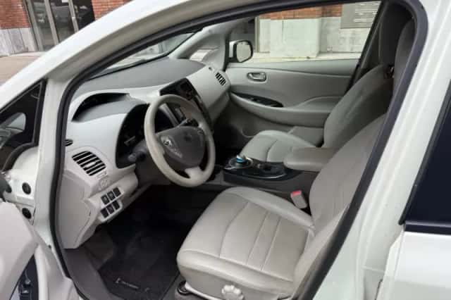 Nissan Leaf (2012) thumbnail 4