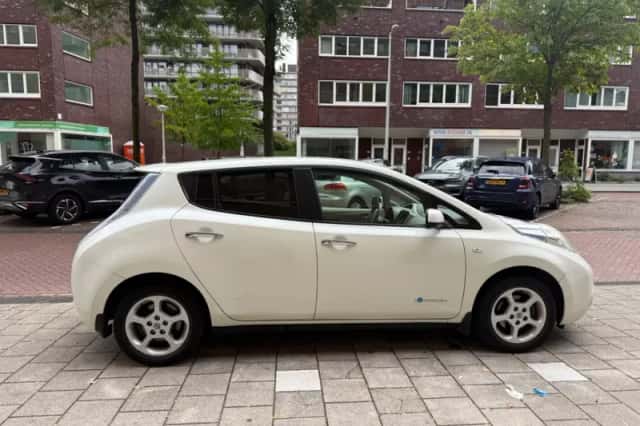 Nissan Leaf (2012) thumbnail 5