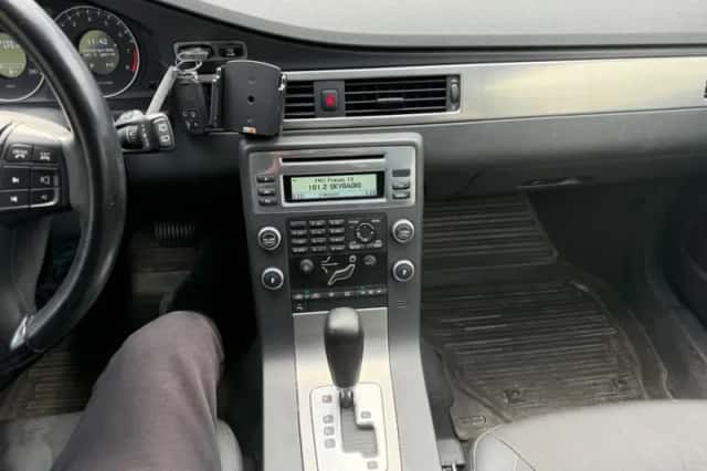 Volvo V70 (2011) thumbnail 2