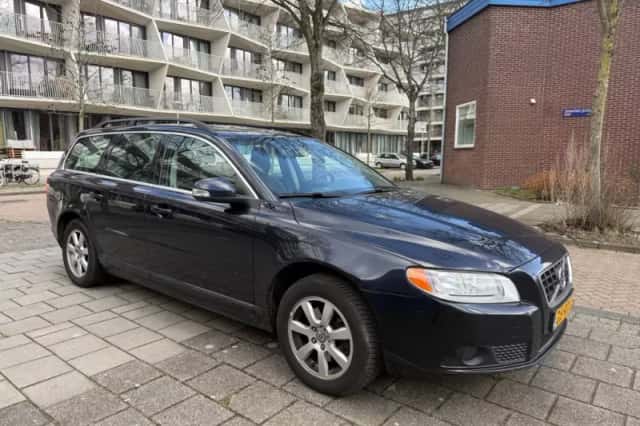 Volvo V70 (2011) thumbnail 3