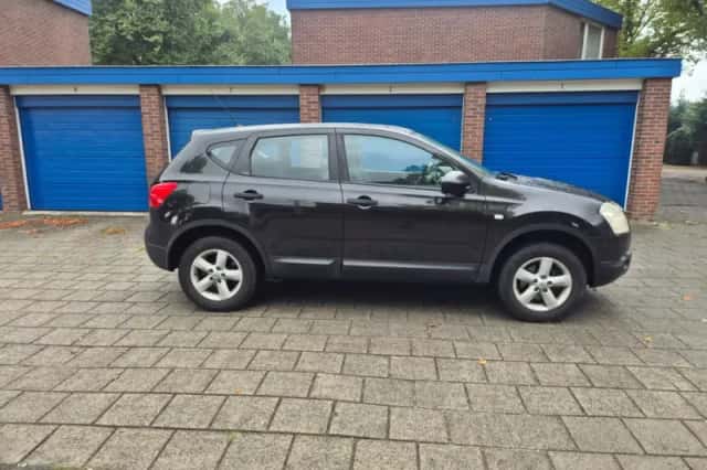 Nissan Qashqai (2009) thumbnail 3