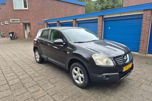 Nissan Qashqai (2009) thumbnail 4