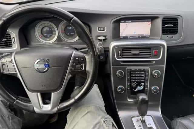 Volvo S60 (2011) thumbnail 2