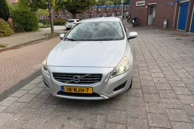 Volvo S60 (2011) thumbnail 3