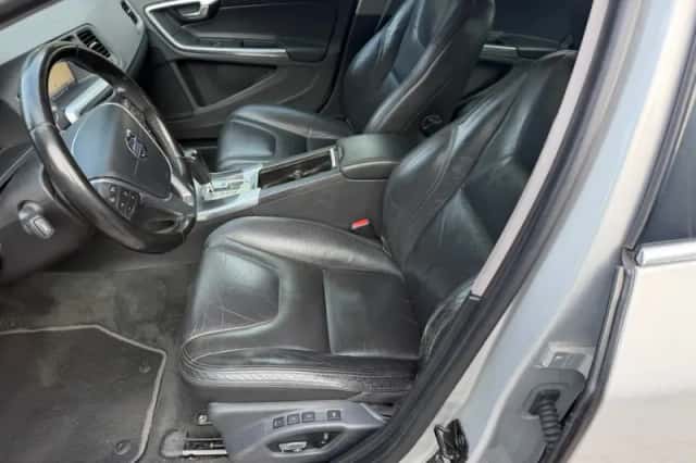 Volvo S60 (2011) thumbnail 4
