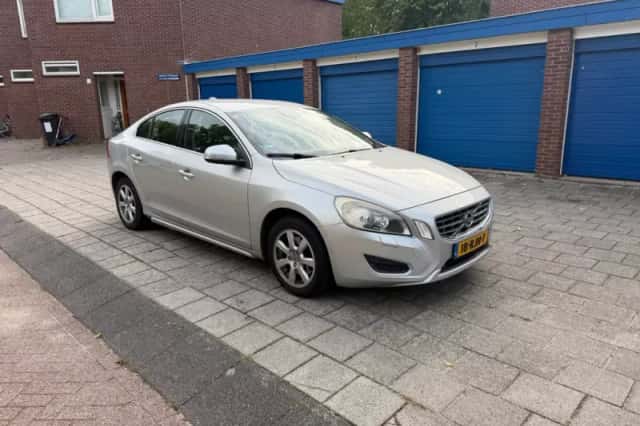 Volvo S60 (2011) thumbnail 5