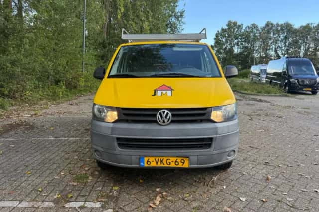 Volkswagen Transporter (2010) thumbnail 2