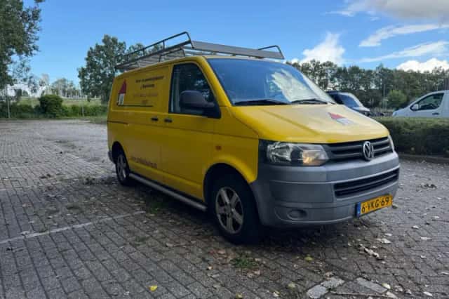 Volkswagen Transporter (2010) thumbnail 3
