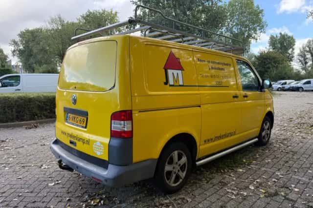 Volkswagen Transporter (2010) thumbnail 5