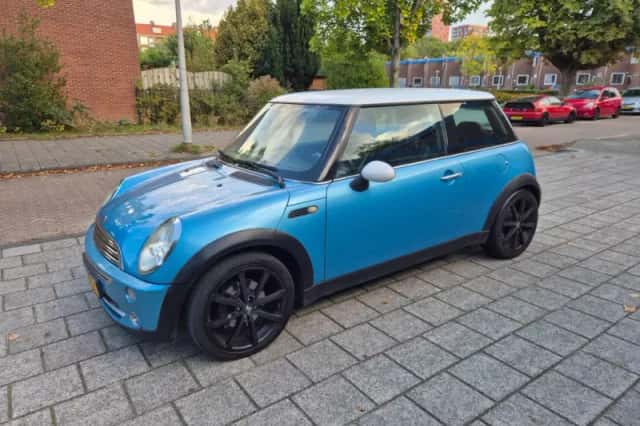 MINI Cooper (2005) thumbnail 1