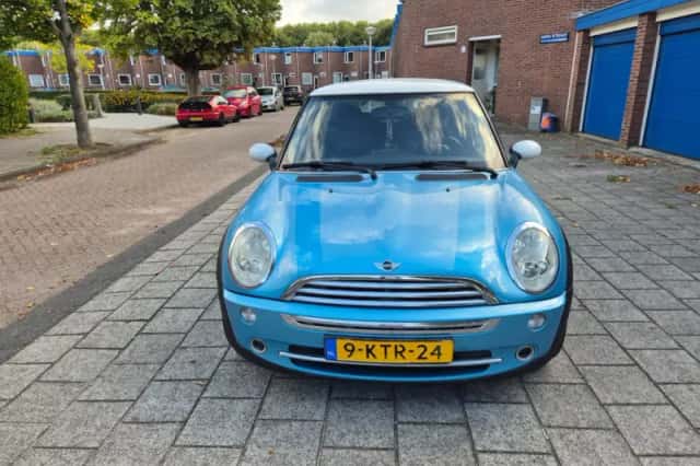 MINI Cooper (2005) thumbnail 2