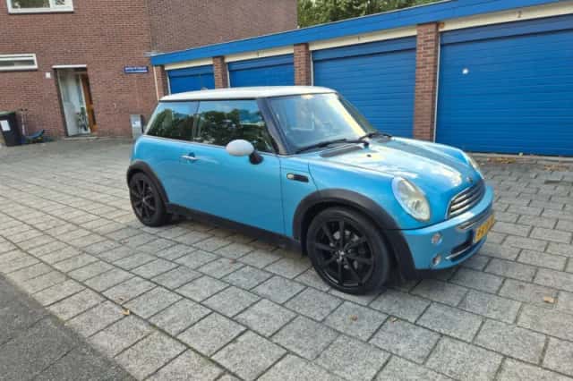 MINI Cooper (2005) thumbnail 3