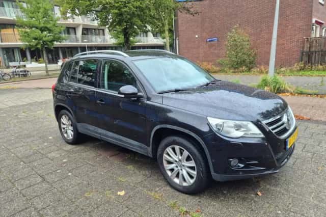 Volkswagen Tiguan (2009) thumbnail 2