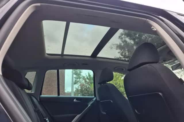 Volkswagen Tiguan (2009) thumbnail 3