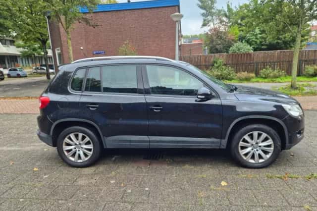 Volkswagen Tiguan (2009) thumbnail 4