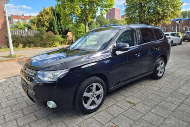 Mitsubishi Outlander (2013) thumbnail 1