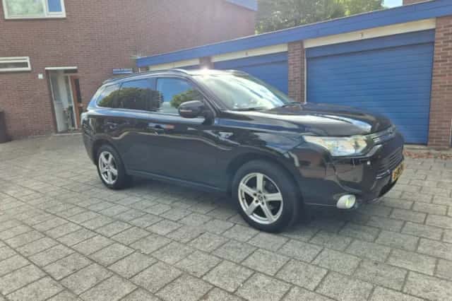 Mitsubishi Outlander (2013) thumbnail 4