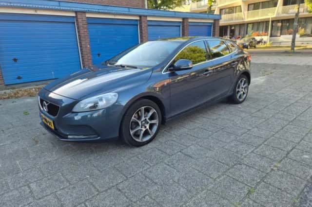 Volvo V40 (2016) thumbnail 1