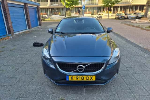 Volvo V40 (2016) thumbnail 3