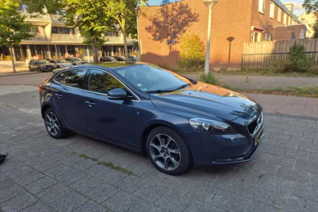 Volvo V40 (2016) thumbnail 4