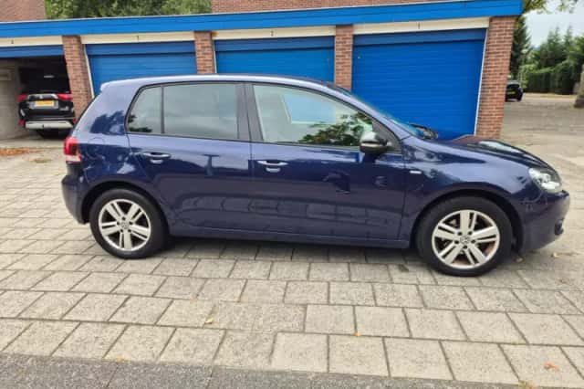 Volkswagen Golf (2012) thumbnail 2