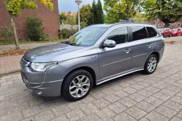 Mitsubishi Outlander (2013) thumbnail 1