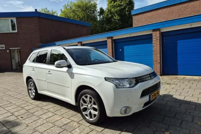 Mitsubishi Outlander (2013) thumbnail 5