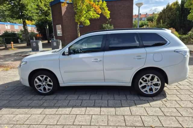 Mitsubishi Outlander (2013) thumbnail 6