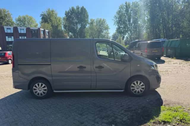 Opel Vivaro (2016) thumbnail 4