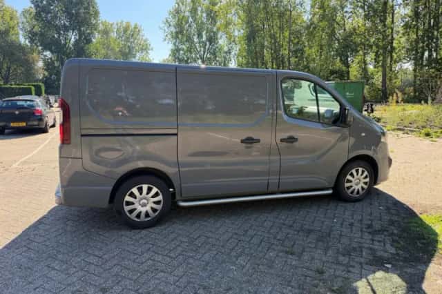 Opel Vivaro (2016) thumbnail 5