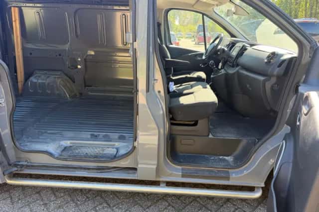 Opel Vivaro (2016) thumbnail 6