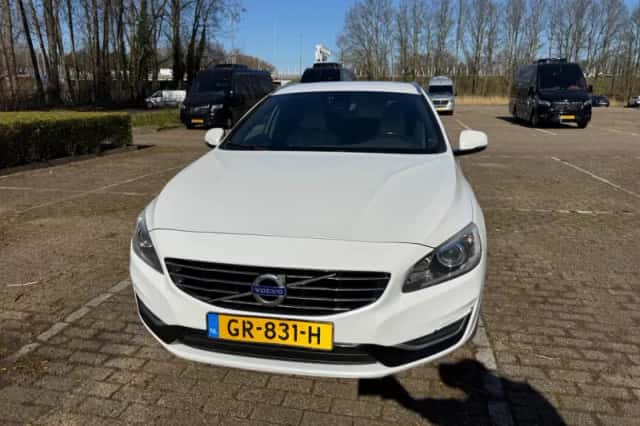 Volvo V60 (2015) thumbnail 5