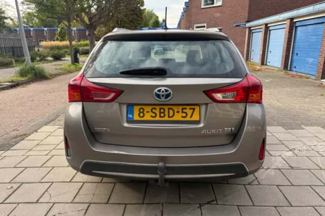 Toyota Auris (2013) thumbnail 6
