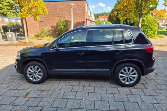 Volkswagen Tiguan (2013) thumbnail 2