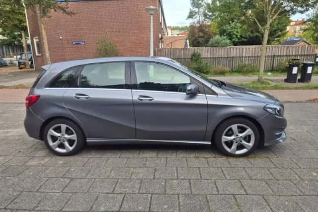 Mercedes-Benz B-Klasse (2015) thumbnail 2