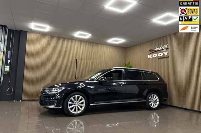 Volkswagen Passat (2016) thumbnail 1