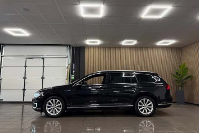Volkswagen Passat (2016) thumbnail 2