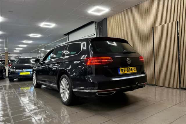 Volkswagen Passat (2016) thumbnail 3