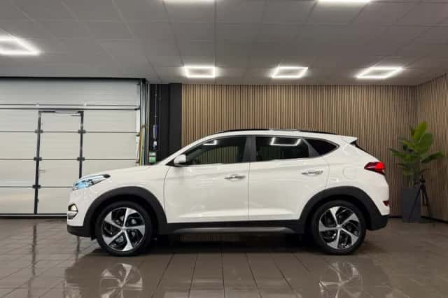 Hyundai Tucson (2015) thumbnail 2