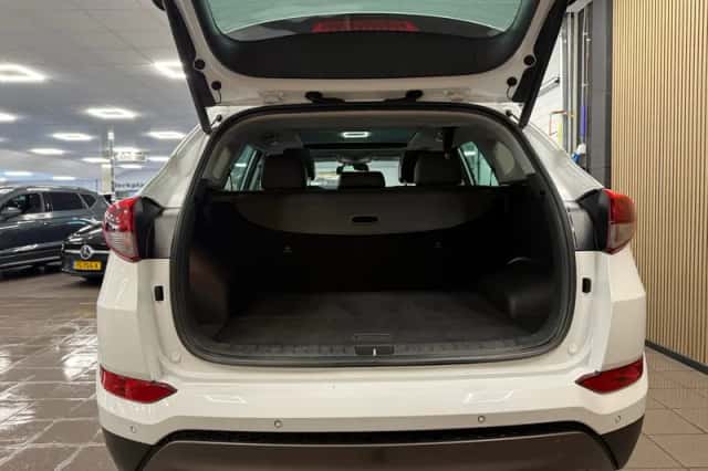 Hyundai Tucson (2015) thumbnail 5