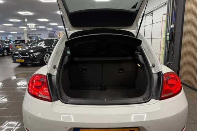 Volkswagen Beetle (2012) thumbnail 5