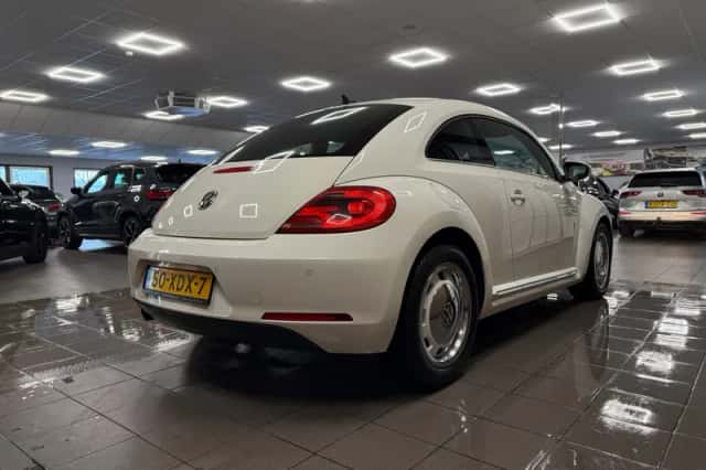 Volkswagen Beetle (2012) thumbnail 6