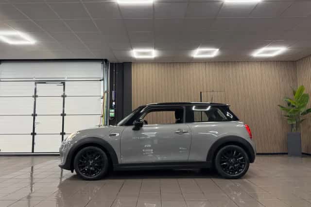 MINI Cooper (2018) thumbnail 2