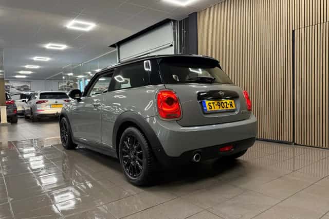MINI Cooper (2018) thumbnail 3