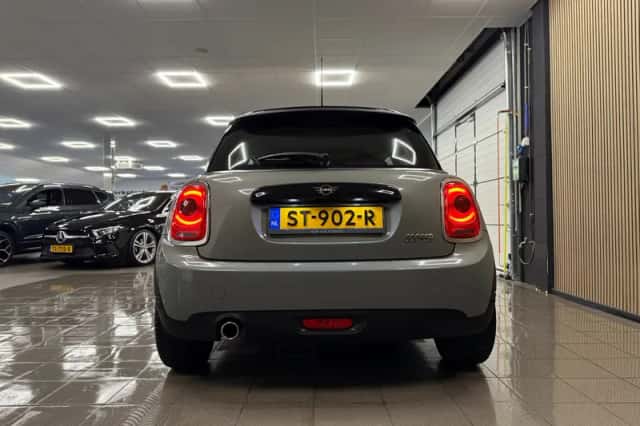MINI Cooper (2018) thumbnail 4