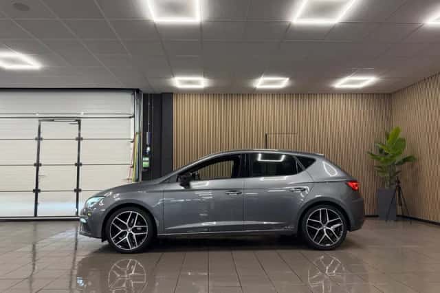 SEAT Leon (2018) thumbnail 2