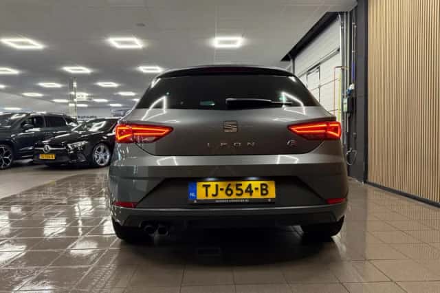 SEAT Leon (2018) thumbnail 4