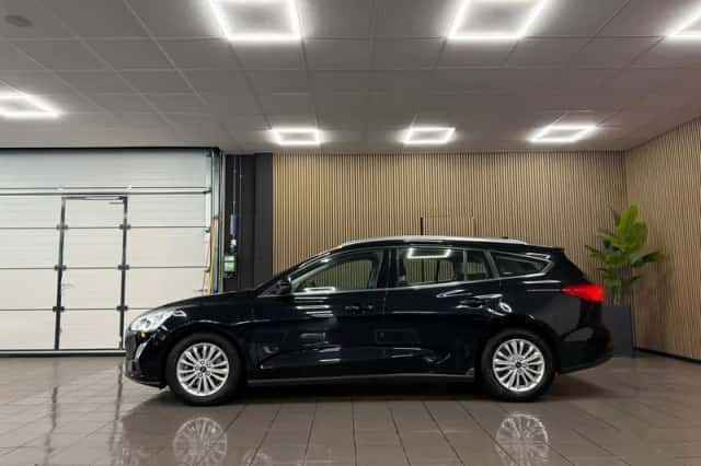 Ford Focus (2019) thumbnail 2