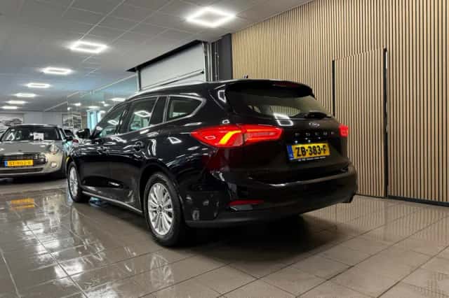 Ford Focus (2019) thumbnail 3